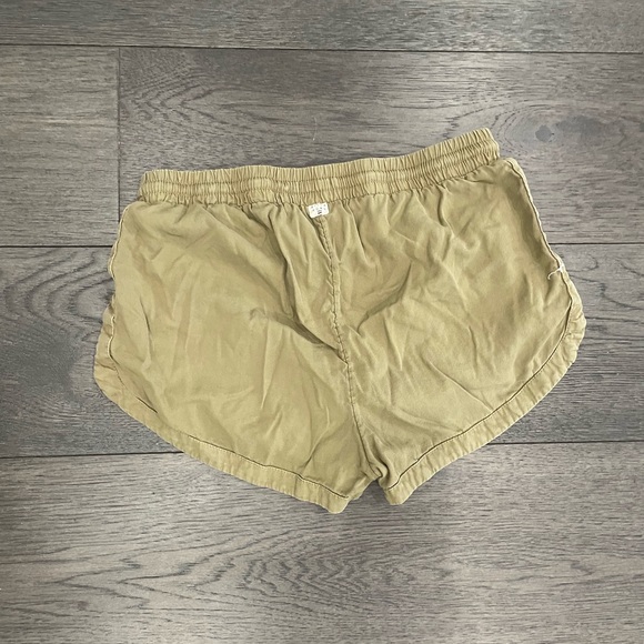 Green Billabong Shorts - Picture 2 of 2